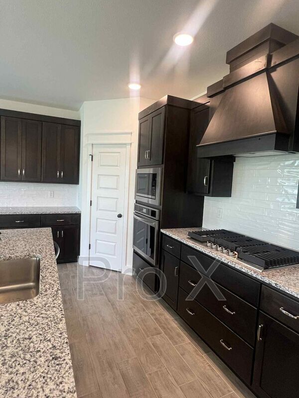 Building Photo - 1601 White Oak Dr