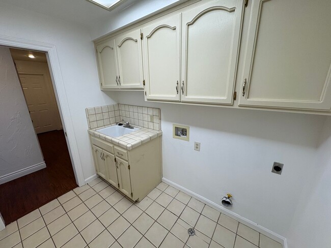 Building Photo - Entertainer delight rental home located in ''The Lakes'' subdivision Coming soon *Private Showing...