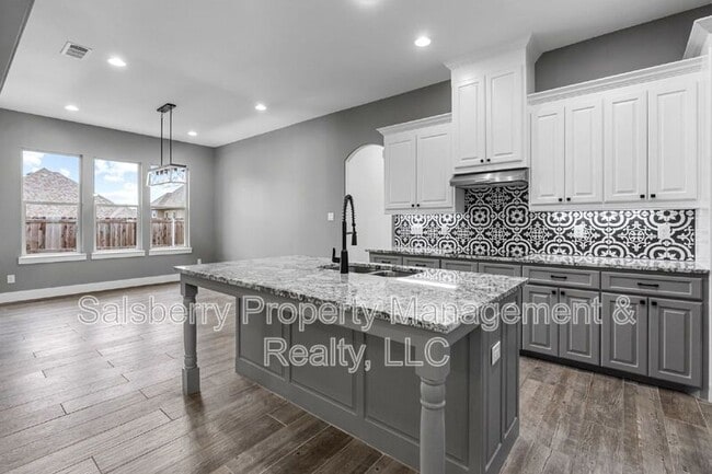 Building Photo - 121 Cedar Ln