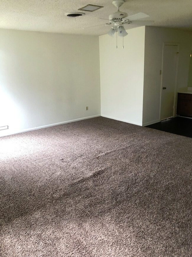 Building Photo - Duplex