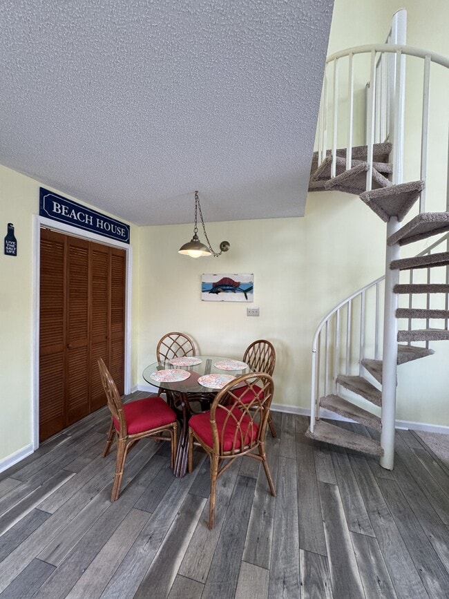 Building Photo - 3700 Golf Colony Ln