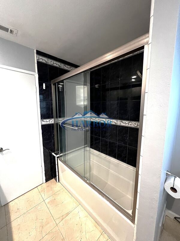 Building Photo - 4565 W 132nd St