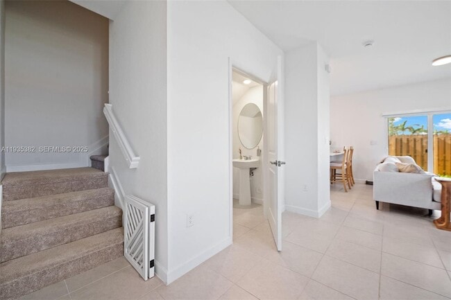 Building Photo - 2400 SE 29th St