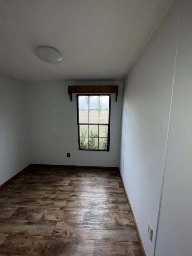 Building Photo - 2 Bedroom 1 Bathroom