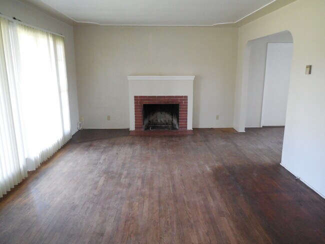Building Photo - 456 Drakeley Ave