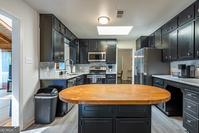 Building Photo - 2431 Weatherford Ct