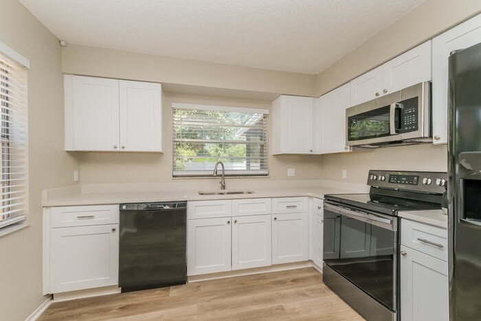 Building Photo - 8431 Duval Dr