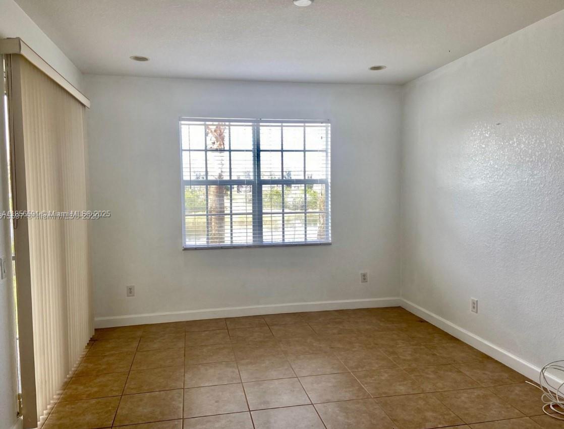Building Photo - 8231 NW 127th Ln
