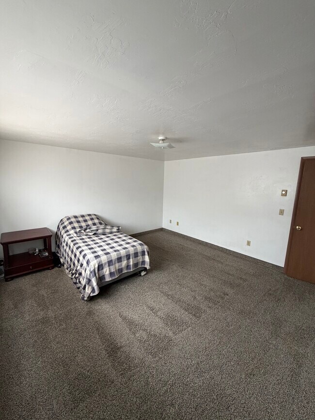 Building Photo - Vernal 4 Plex