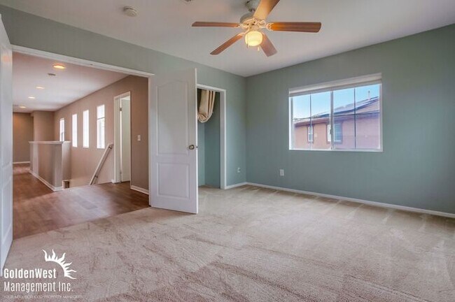 Building Photo - Stunning  5Bdm 3.5Ba  Home with Private Backyard in Prime Location of Oceanside!