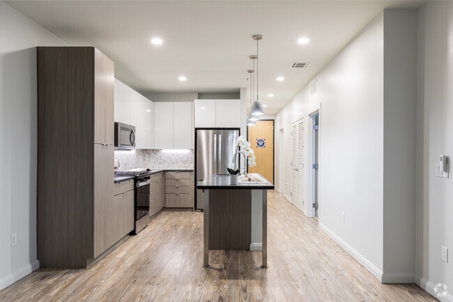 1BR, 1BA - 875SF - CW OLD- Sugarmont Apartments & Townhomes