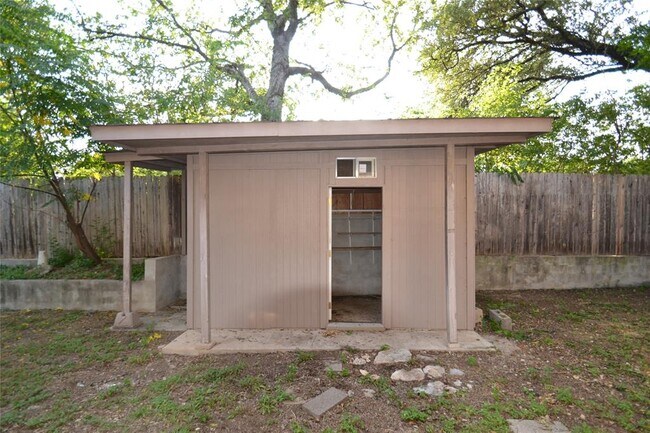 Building Photo - 8833 Tallwood Dr