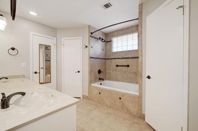 Building Photo - 11428 Bristle Oak Trail