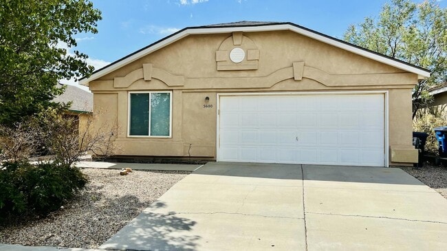 Building Photo - 5600 Mesa Ridge Rd NW