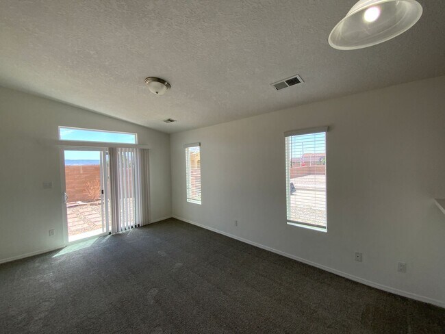 Building Photo - 3 Bedroom Single Story Home Available Near 98th St & Dennis Chavez SW!