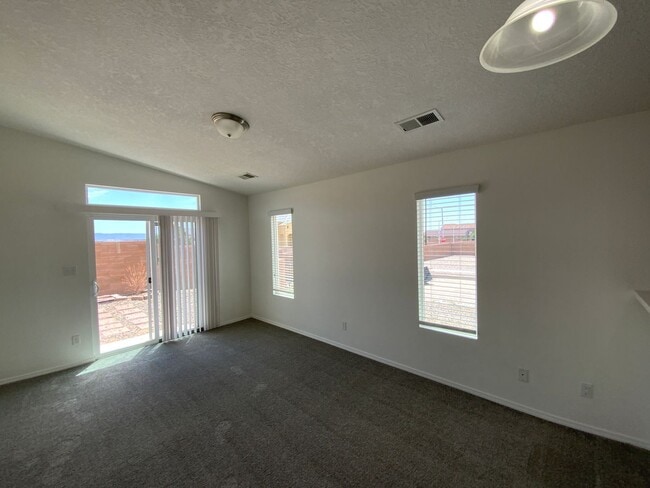 Building Photo - 3 Bedroom Single Story Home Available Near...