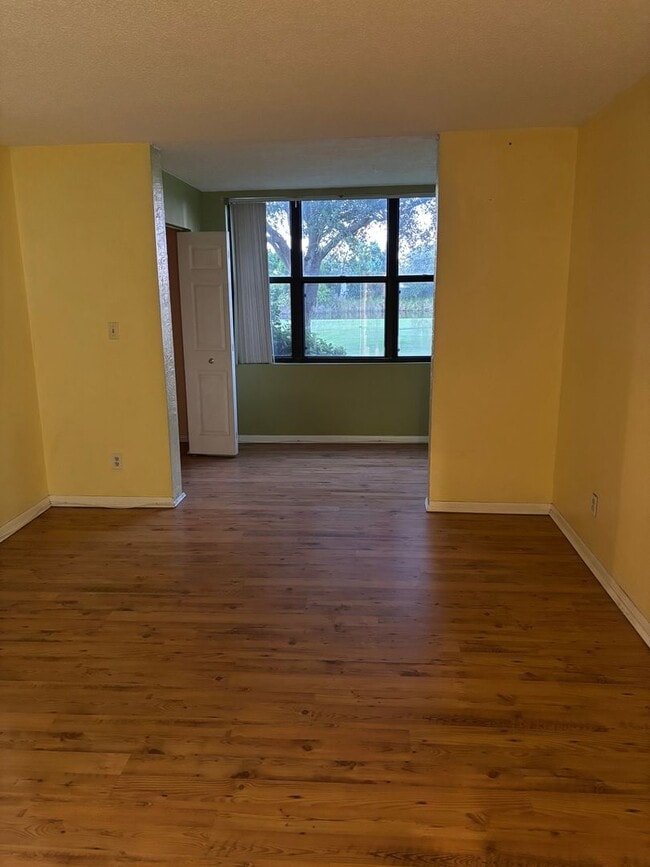 Building Photo - Charming 2BR Condo in Clearwater