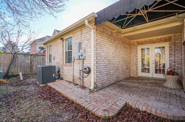 Building Photo - 1131 Enclave Square E