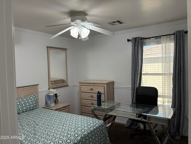 Building Photo - 13438 W Rose Ln