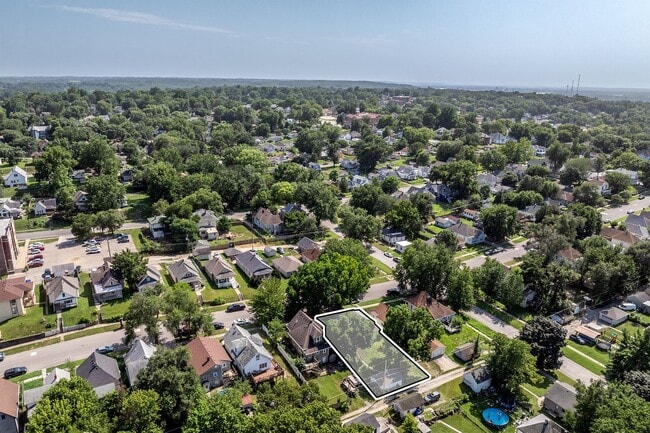 Building Photo - Remodeled 2-Bedroom Bungalow with Detached Garage & Large Backyard