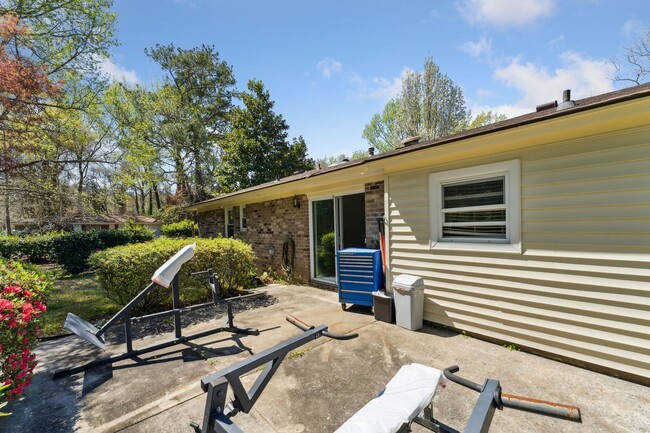 Building Photo - AVAILABLE NOW! (Pet Friendly)