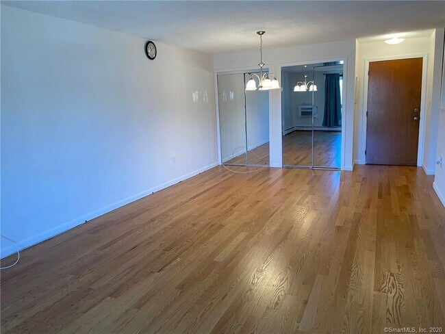 Building Photo - 1315 Cromwell Hills Dr