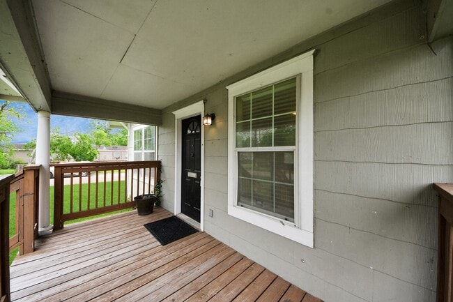 Building Photo - 201 W Pitts Ave