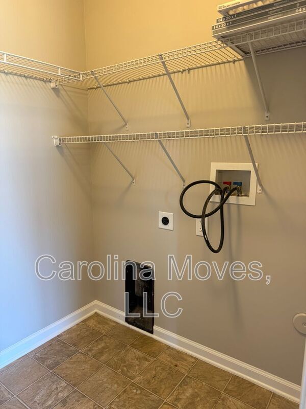 Building Photo - 733 Rock Hill Ct