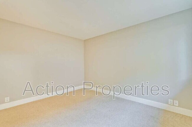 Building Photo - 261 Langton Ave