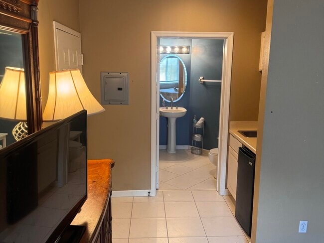 Building Photo - 8910 Sandshot Ct