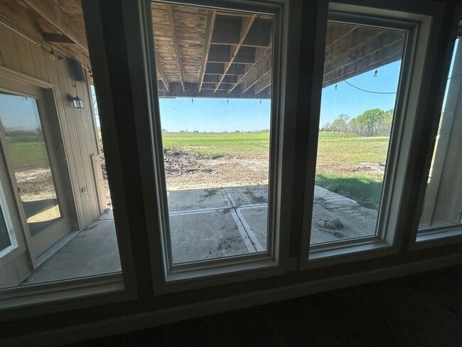 Building Photo - 4 bedroom house with a beautiful view!! **...