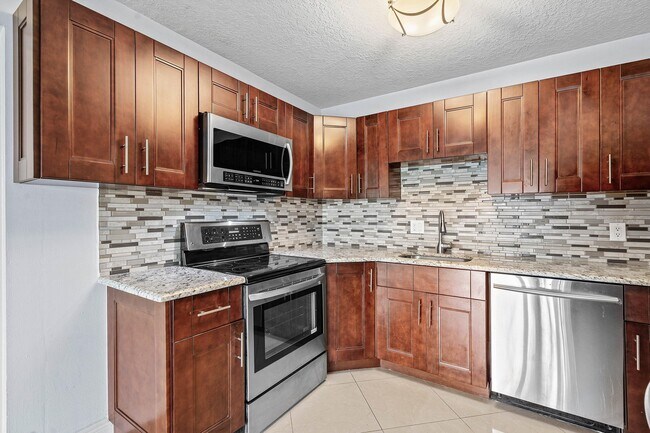 Building Photo - 204 Foxtail Dr