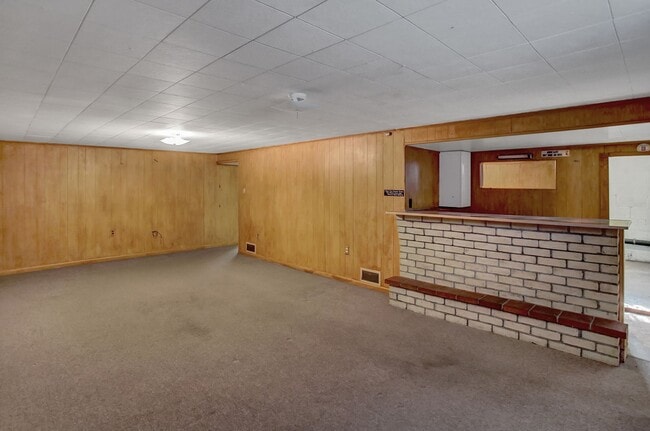 Building Photo - 3 bed 1 bath Updated Rancher For Rent