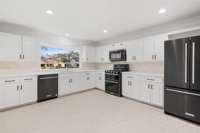 Building Photo - 8000 Manassas Dr