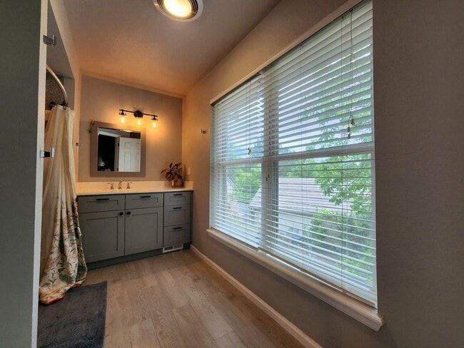 Building Photo - Stunning 3 Bedroom Townhome Tucked Away In...