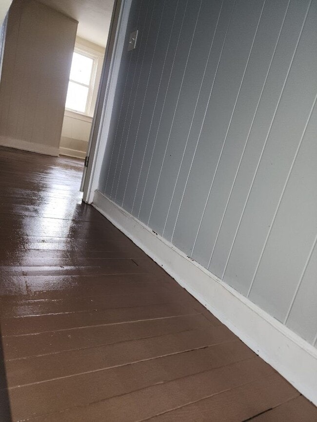 Building Photo - 5 Bedroom home available now in York!