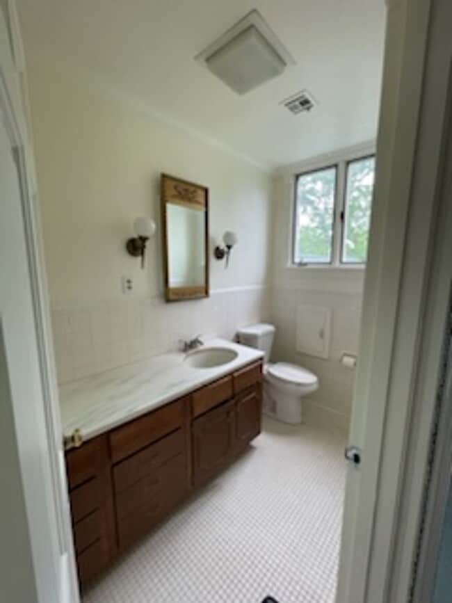 Building Photo - Vintage Style Home on Large Estate A Must See