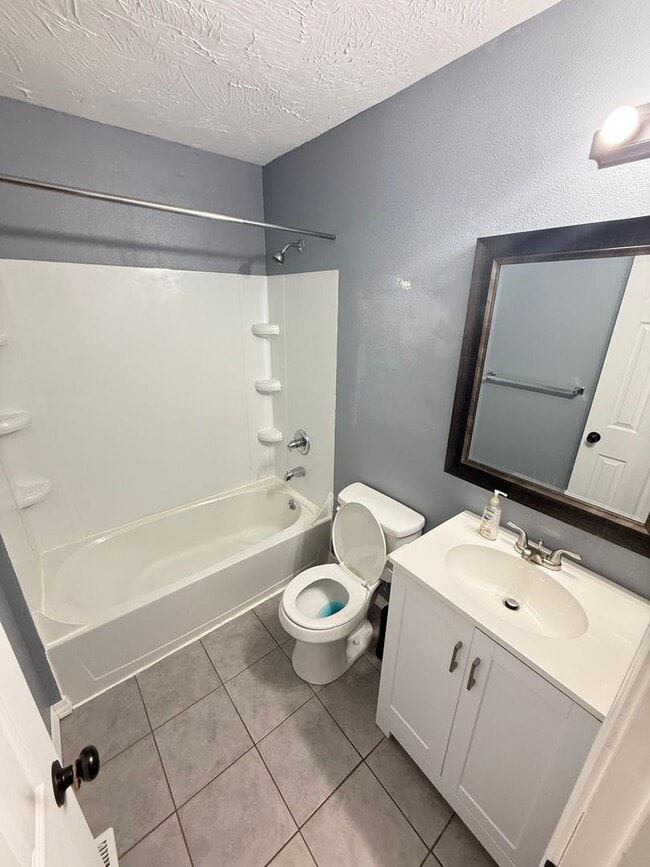 Building Photo - 4 Bed 2 Bath Springfield, MO