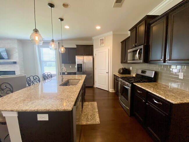Building Photo - Ranch Style, Four Bedroom Home in Mill Creek!