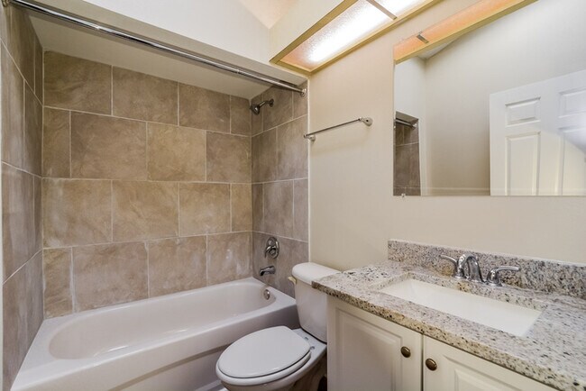 Building Photo - Inviting Home in Sanford, FL