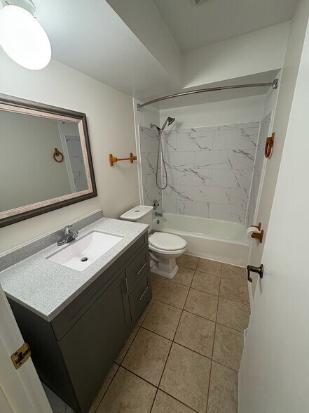 Building Photo - 356 2nd Ct