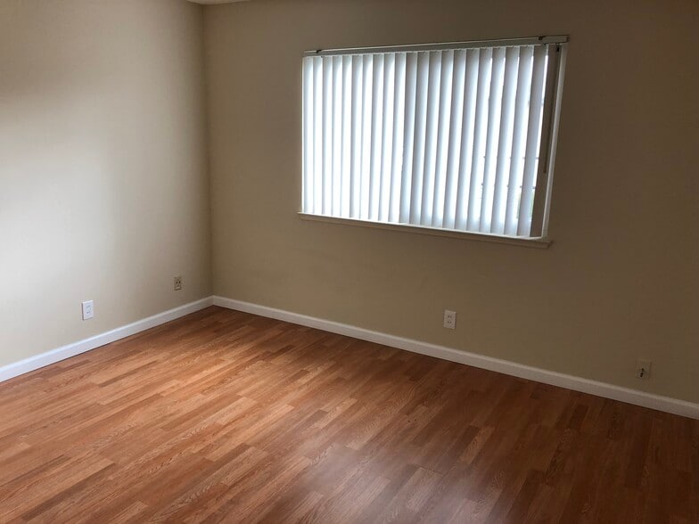 Bed 2 - 646 Arbutus Ave