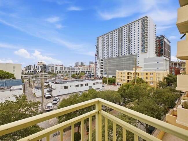 Building Photo - 610 Clematis St