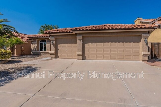 Building Photo - 4704 E Villa Maria Dr