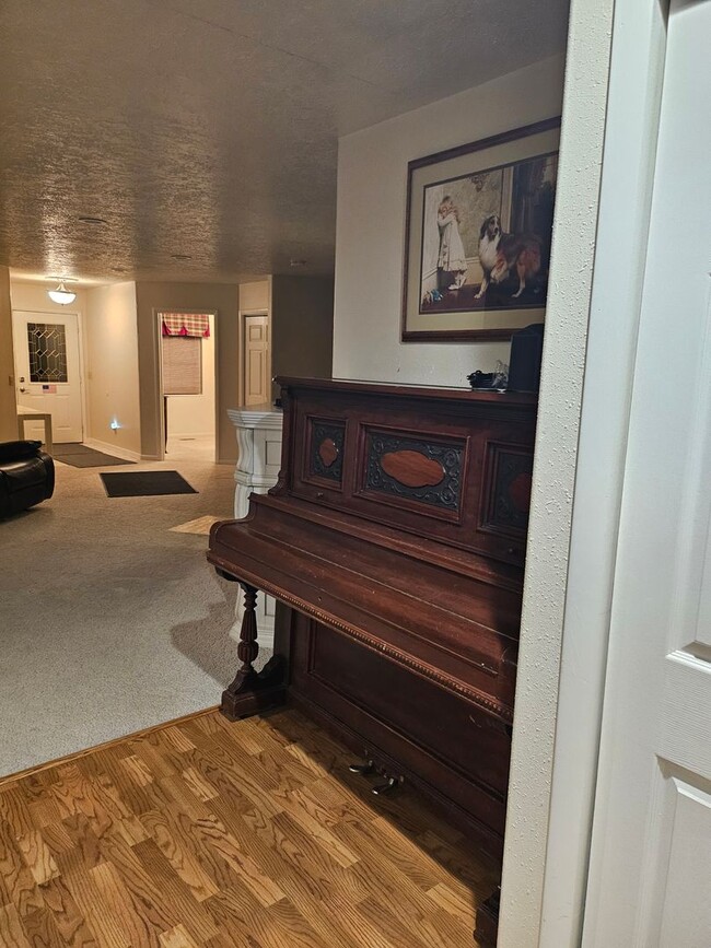 Building Photo - 837 W 30 S St