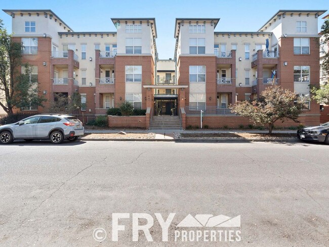 Primary Photo - Downtown spacious apartment