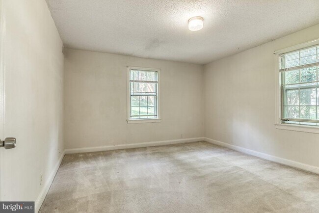 Building Photo - 2401 Arlington Blvd