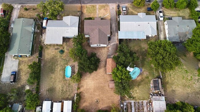 Building Photo - 503 W Grady Dr