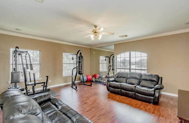 Building Photo - 303 N Elder Grove Dr