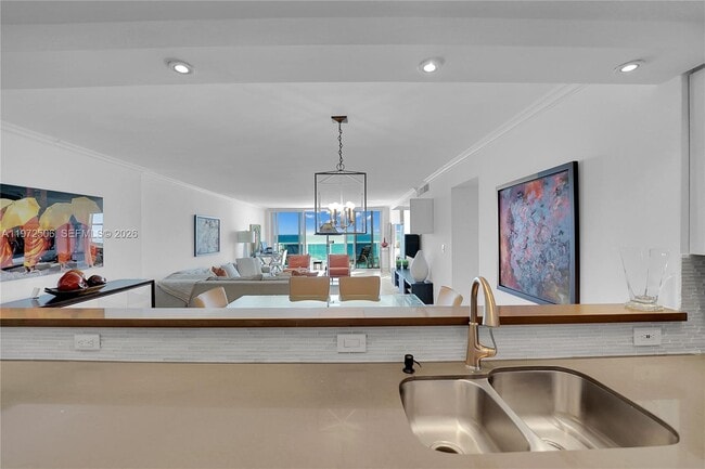 Building Photo - 3140 S Ocean Dr